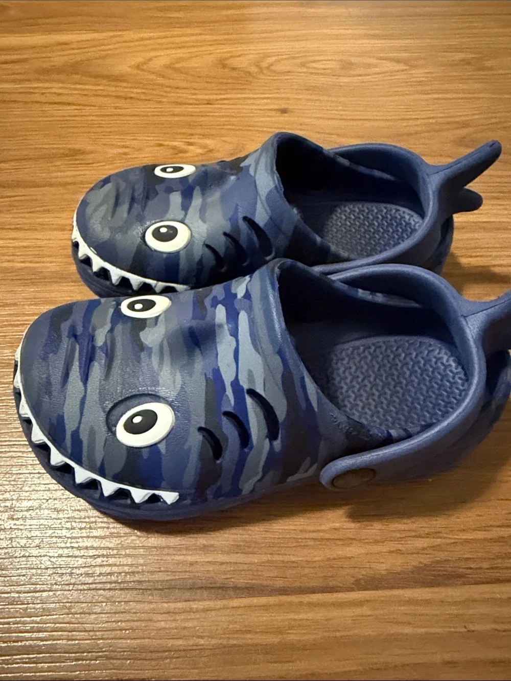 Kids Shark Clog - Navy Blue Camouflage